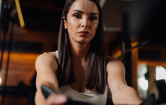 Kraft aus der Hüfte: So verbessert die richtige Hüftbeuge Ihr Training auf dem Rudergerät