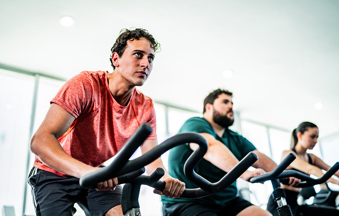 Kompakt und sicher: Fitnessfahrrad für kleine Räume im Familienfitnessbereich