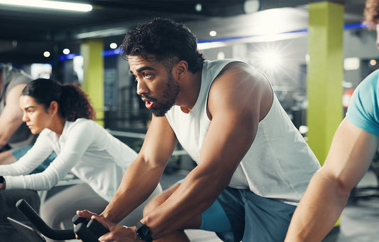 Die Wissenschaft hinter der Aktivierung der Rumpfmuskulatur beim Indoor-Bike