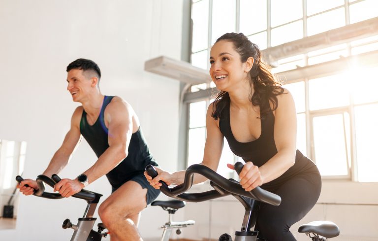 Kompakt und sicher: Speedbikes für das Fitnesstraining in kleinen Wohnräumen