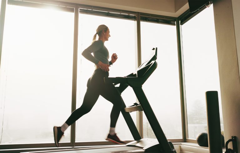 Laufbandfunktionen, die die kardiovaskuläre Gesundheit und Ausdauer fördern