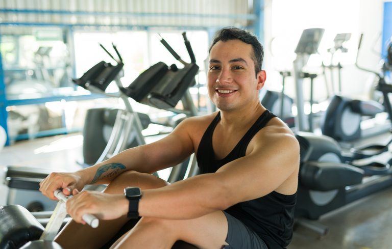 Rudergerät bei chronischen Schmerzen: Ein gelenkschonender Weg zu mehr Entlastung