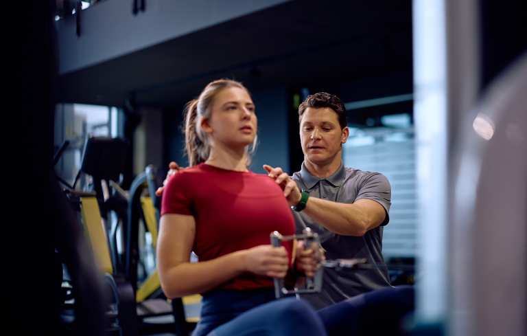 Die Wissenschaft der Kraftausdauer: Wie das Rudern auf der ROWING MACHINE Ihre funktionelle Fitness verbessern kann