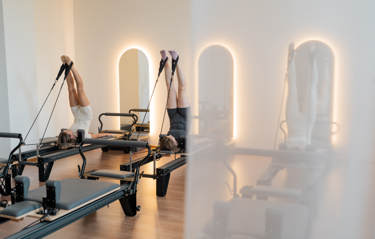 Pilates-Beckenbodenübungen für die Rückbildung nach der Geburt